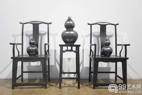 这是什么，孟柏伸，瓷瓶和树枝、铅笔、尺寸可变，2014年