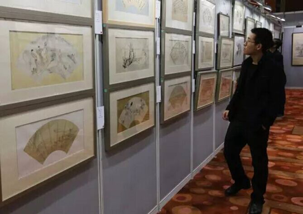 “咫尺丹青—明清扇面集粹”专题为大家展现了精彩的金笺扇画和书法作品