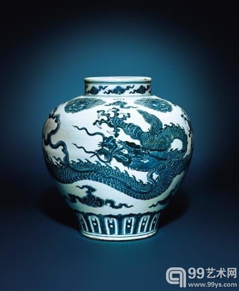 明宣德 青花云龙纹大罐 「宣德年制」 四字楷书横款(1426-1435) 19 1/8寸(48.5公分) 高 来源 瑞士家族珍藏, 由现藏家于 1997 年继承自其教父。 此尊大罐由一位法国官员于1905年购自中国,由家族珍藏至今 估价待询
