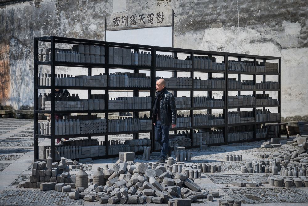 艺术家布展图，刘建华