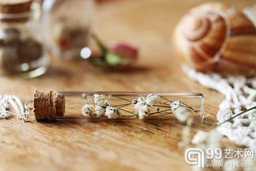藏在玻璃器皿中的花朵植物手工作品美图