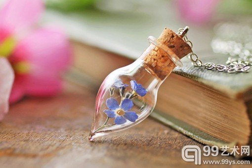 藏在玻璃器皿中的花朵植物手工作品美图