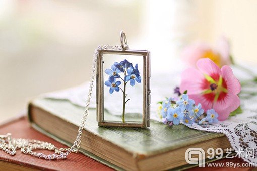 藏在玻璃器皿中的花朵植物手工作品美图