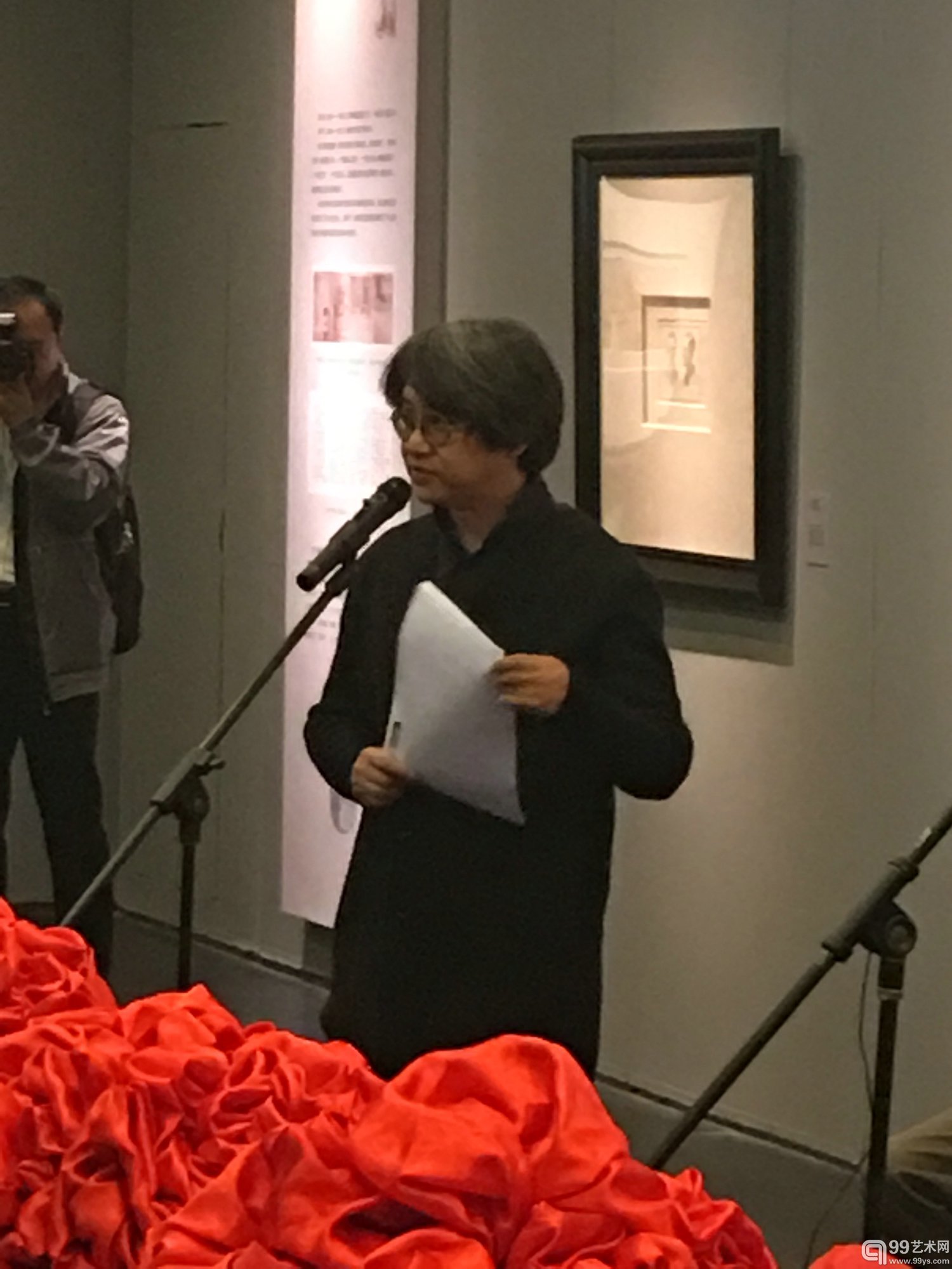 北京画院副院长、北京画院美术馆馆长吴洪亮主持开幕式