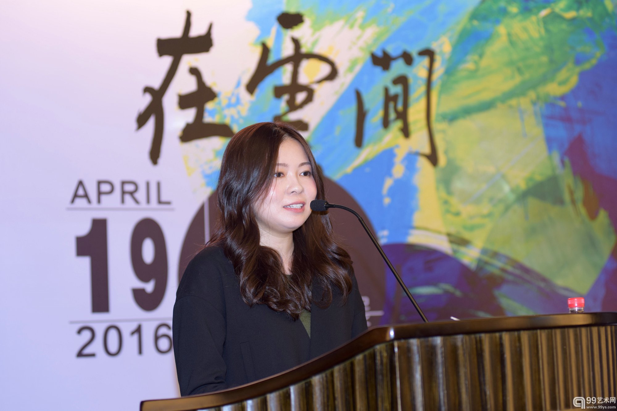 策展人文迪女士