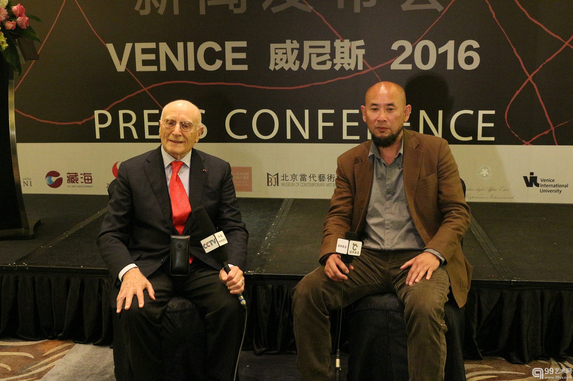 策展人Umberto Vattani与艺术家秦风接受中央电视台及国学频道专访