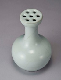 清乾隆 仿官釉七孔花插 《大清乾隆年制》款　H: 23cm