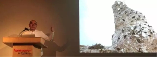 艺术家谷文达正在结合他精选的艺术项目讲述他与混搭展相关的艺术理念（照片来自汤华）