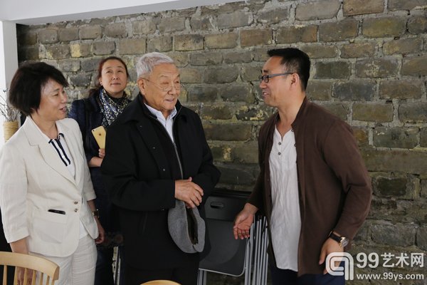 刘宝华女士、杨先让先生及女儿杨阳、张涛先生
