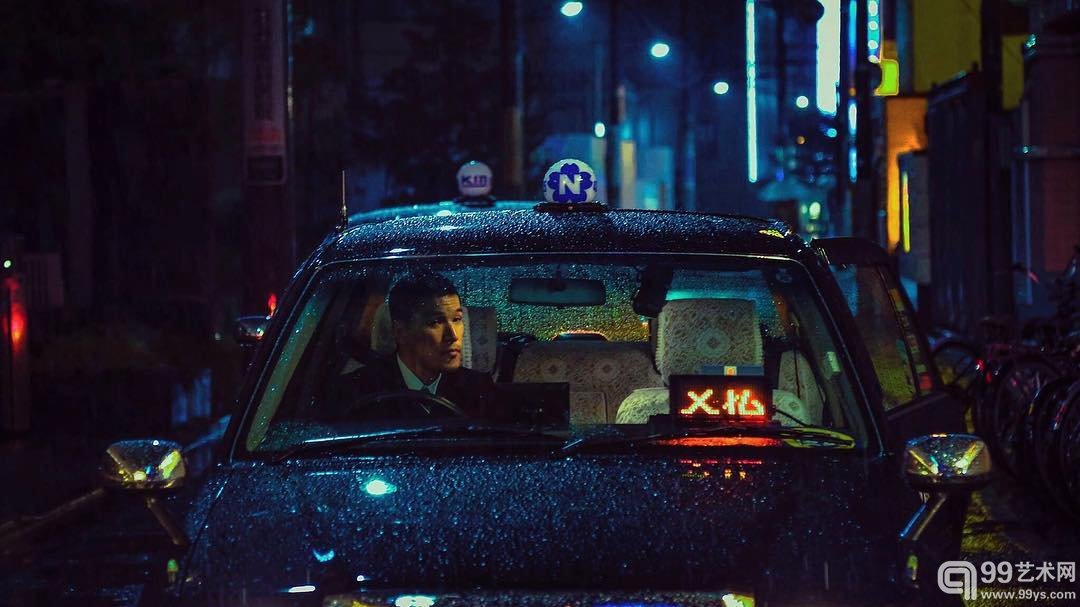 The Neon Glow of Tokyo’s Nightlife Captured by Liam Wong