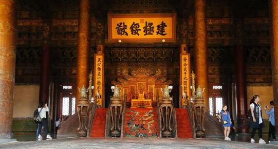 北京故宫六大宫殿百年来首次亮灯
