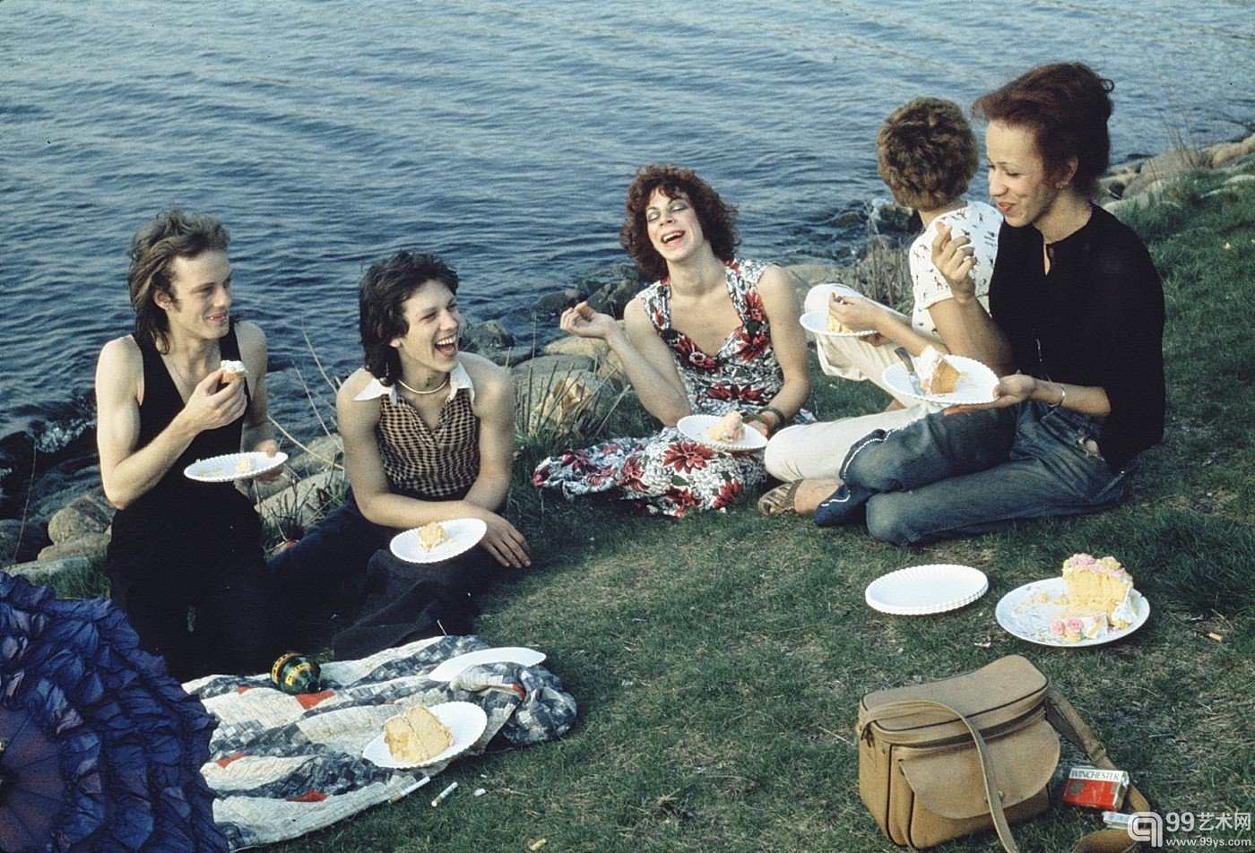 南·戈丁 Nan Goldin - Picnic on the Esplanade，Boston