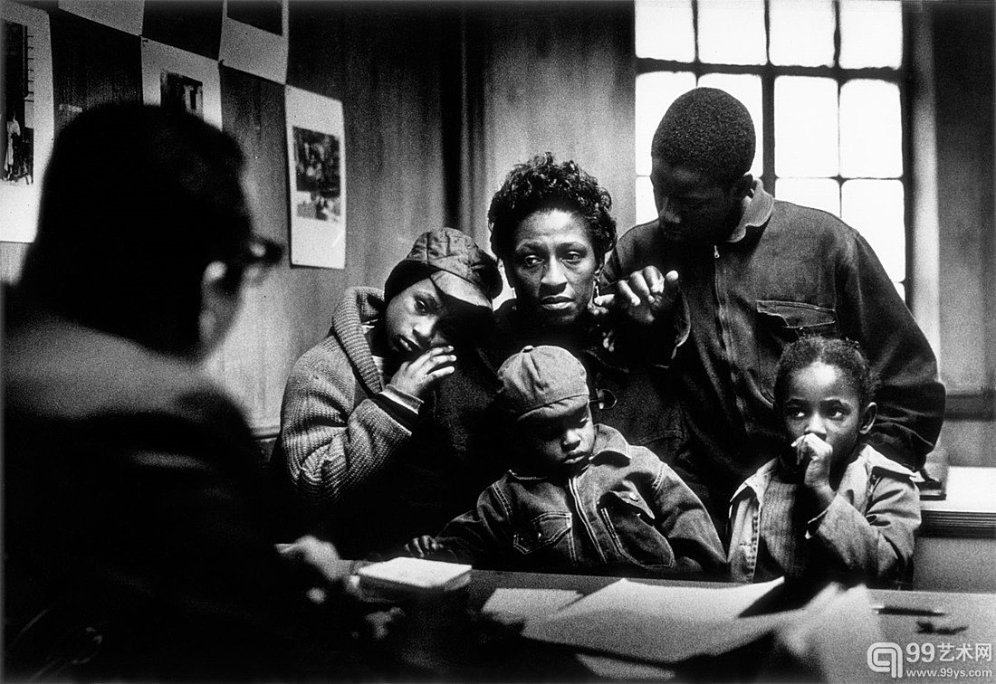 戈登·帕克Gordon Parks - The Fontenelles at the Poverty Board， Harlem， New York