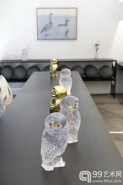 展览现场-猫头鹰作品和目光的结构油画作品
