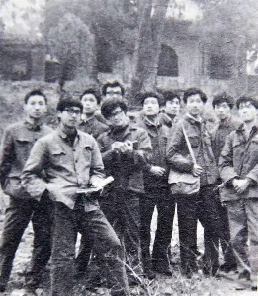 在潭拓寺。
