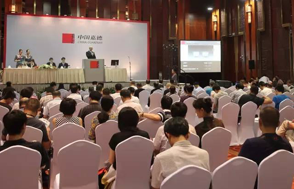 本季瓷器工艺品专场拍卖人气旺盛