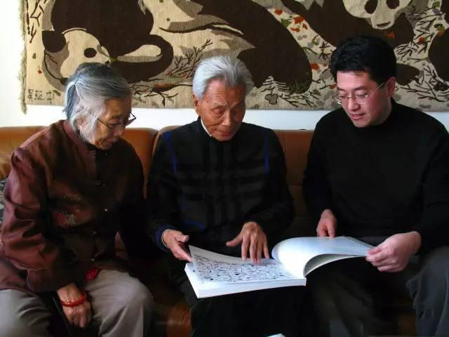 2006年1月，李大钧在吴冠中、朱碧琴家中。