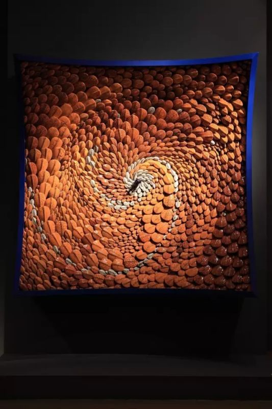 《河图洛书-地象》 陶瓷、金属 220x220x70cm 2014年-2016年