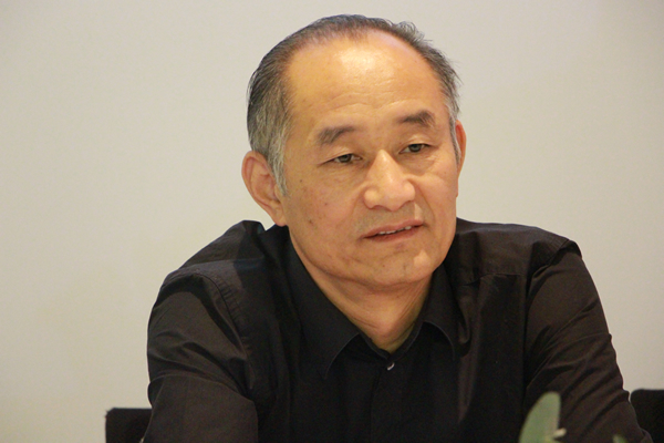 百家湖国际文化投资集团董事长严陆根
