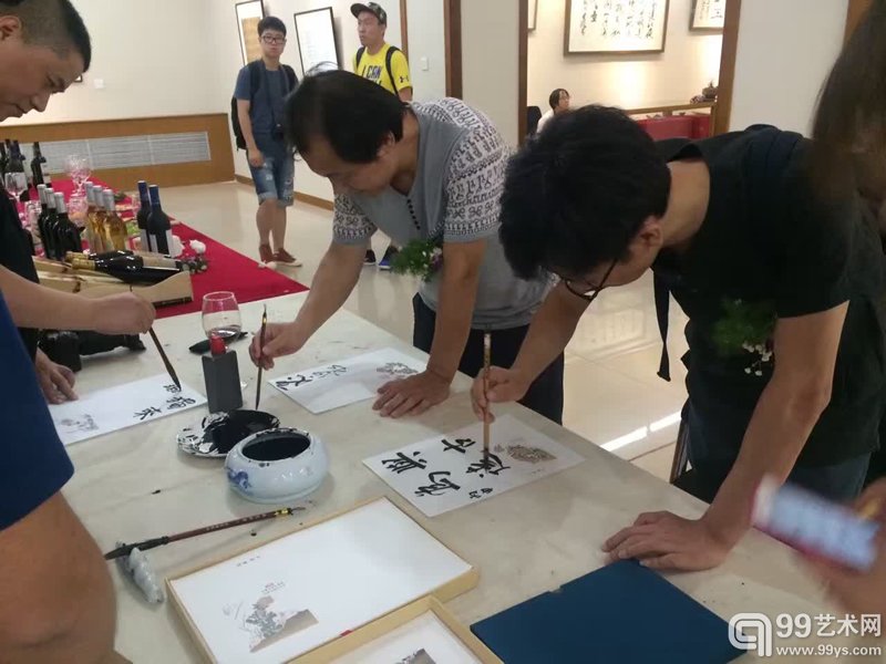 书法家现场挥毫泼墨