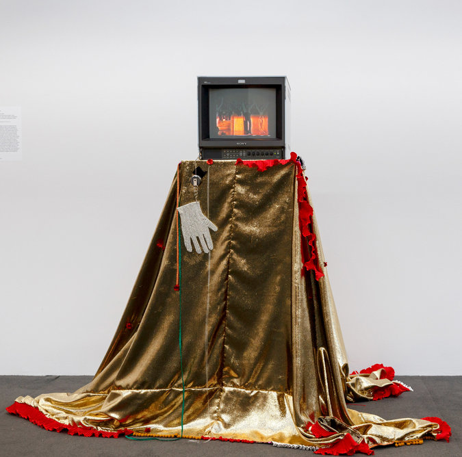 “身份”已成为 21 世纪最火的艺术话题？——纽约惠特妮美术馆 “镜细胞”