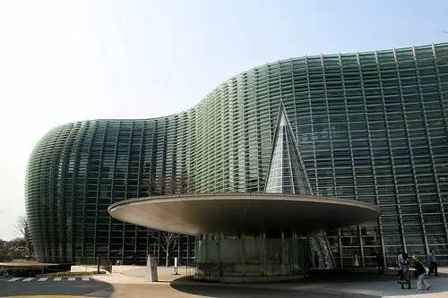 东京国立新美术馆