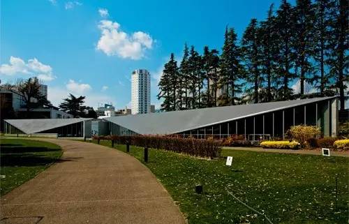 21_21 DESIGN SIGHT在中国很出名，原因之一是安藤忠雄设计的。