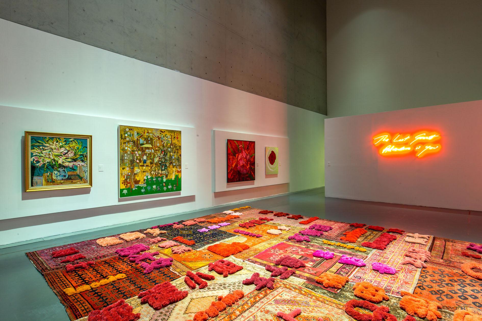 龙美术馆“她们：国际女性艺术特展”展厅。