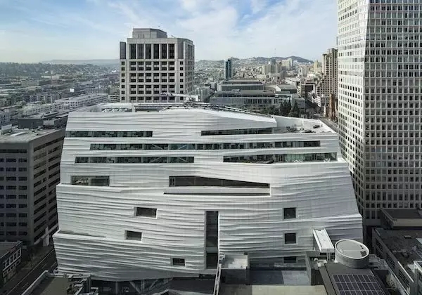 由Sn?hetta 建筑事务所设计全新扩建后SFMOMA，于2016年5月14日开放。