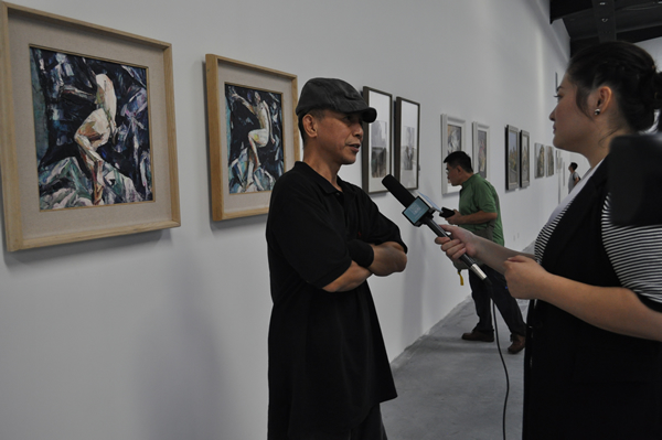 《当代油画》现场采访参展艺术家黄河先生