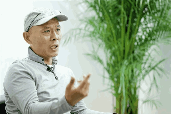 著名艺术家张洹接受《绝对艺术》采访