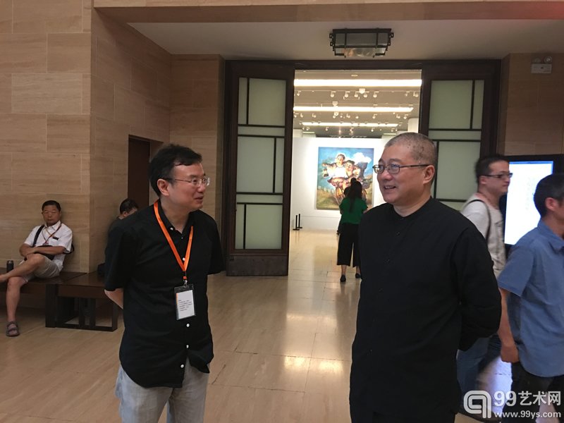 策展人彭锋与中国美术学院院长许江现场交流