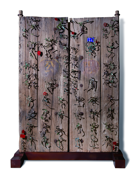 《年代1》 (2014 )249x172x76cm  材料：铜，木头，不锈钢 .