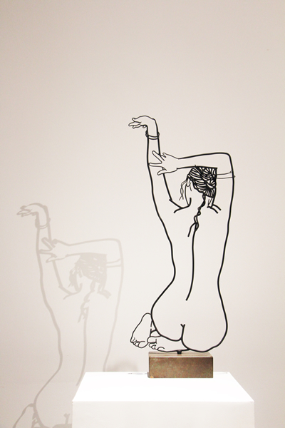《投影系列2015_3》2015 年64cm×27m×9cm  材料：铁 、底座铜