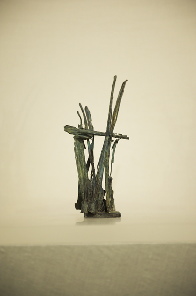 《舞台系列_1》2002  尺寸：27cm×13cm×12cm   材料：铸铜化学上色