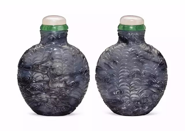 1760-1850年 灰黑玉雕双龙赶珠纹鼻烟壶