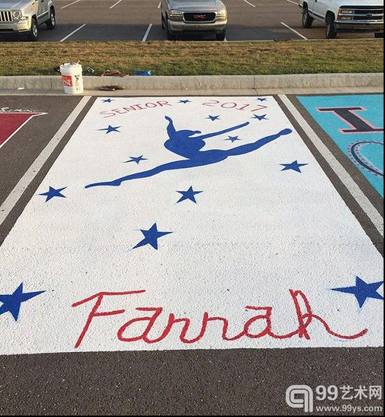 厉害了,这群高中生把停车位搞成了艺术空间