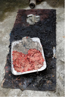 《廉Ⅱ》食品盒里的鞭炮·生产痕迹·排气管，140cm×60cm，2015