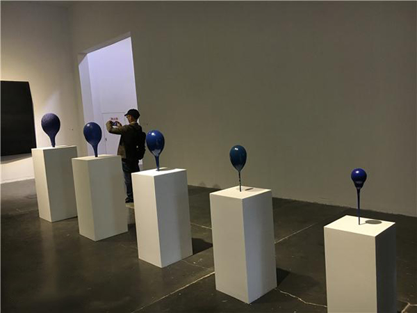 隋建国,时间的形状硝基漆、树脂漆、不锈钢条／30×30×70 cm／2006-2012