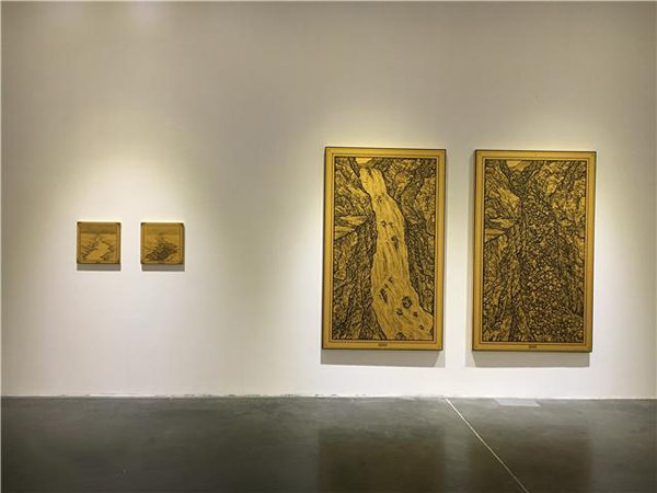 倪有鱼,瀑布&暴布,布面综合材料,200×120cm 2016\瀑布,布面综合材料, 200×120cm, 2016