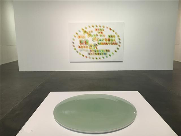 刘建华,盈,瓷 68×68×3 cm 2016