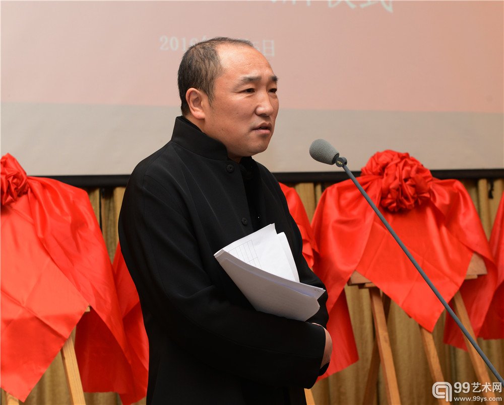中国国家画院常务副院长卢禹舜主持仪式