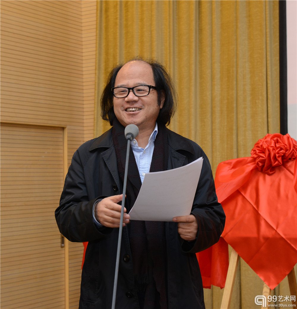 中国国家画院副院长张晓凌宣读聘任决定
