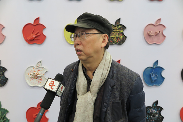 四川美术学院教授、本次展览策展人王林接受采访