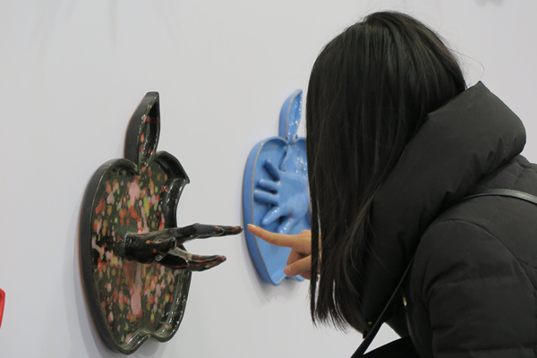 观众与作品进行互动