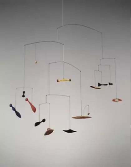 《星座移动（Constellation Mobile ）》，亚历山大·考尔德，木材、钢丝、绳子、油漆，1943年。