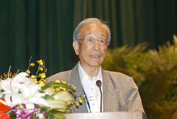 谢辰生,1922年生，著名文物保护专家。1946年担任郑振铎助手，1949年进入文化部文物事业管理局工作。现为国家文物局顾问、中国文物学会名誉会长。自1950年代起，执笔起草多项文物保护的法律法规，至今仍致力于文化遗产保护。1980年代曾参与中国古代书画巡回鉴定  东方IC 资料图