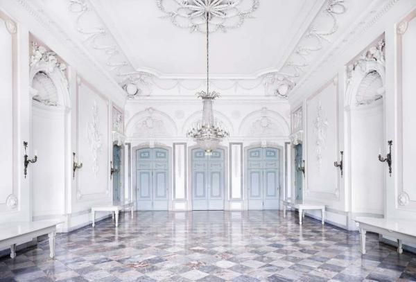 康迪达·赫弗（Candida Hofer）作品《杜塞尔多夫本拉特宫IV》（2011）