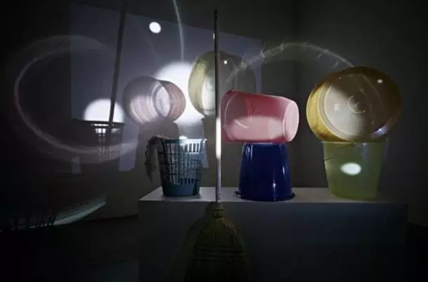  《球》，艾吉尔·萨比杨森，2008。图片来源于网络