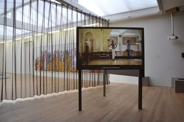  《La Javanaise》，文德里恩·凡·欧登伯赫，2012。图片来源于网络